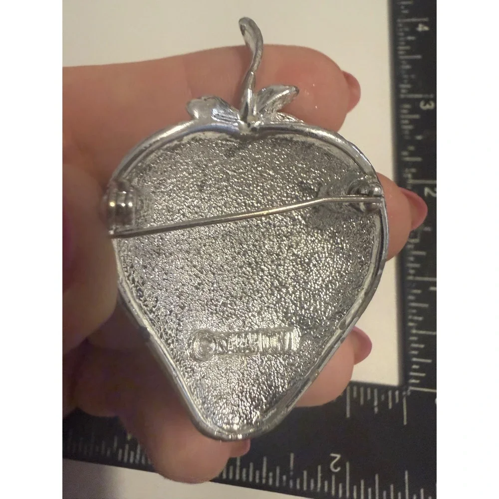 Sarah Coventry Silver Tone Strawberry Brooch Textured Fruit Pin Vintage Jewelry